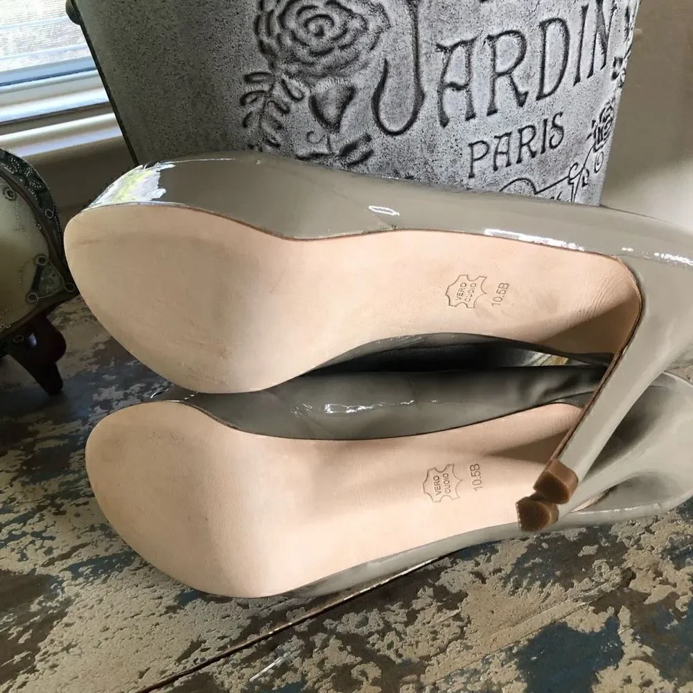 NEW Footcandy Crissy Platform Heels in Taupe Patent Leather NIB